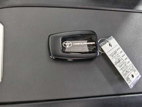 Used 2022 Toyota Highlander XSE image 27