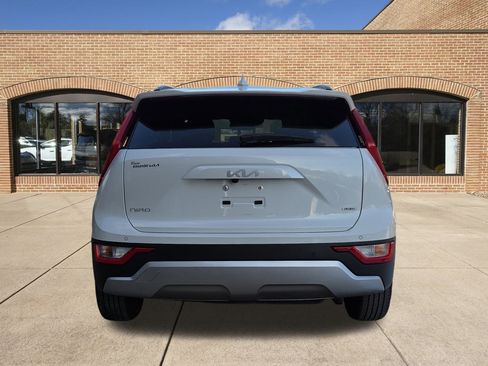 Used 2024 Kia Niro EX w/ EX Cold Weather Package image 4