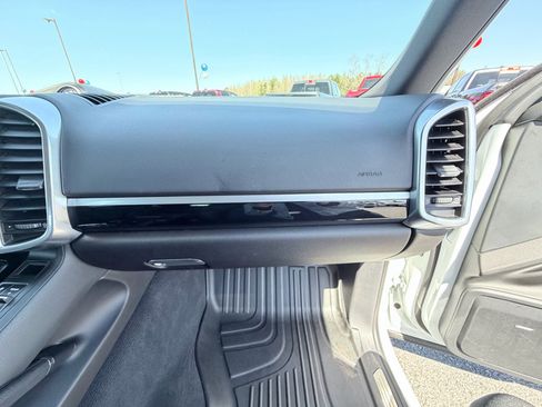 Used 2015 Porsche Cayenne S image 20