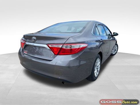 Used 2017 Toyota Camry LE FWD image 3
