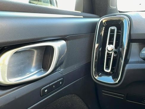 Certified 2023 Volvo C40 Recharge Core w/ Protection Package Premier image 18