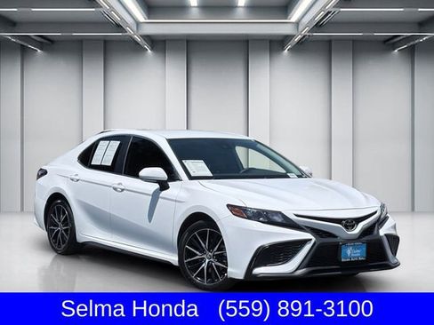 Used 2024 Toyota Camry SE FWD image 1
