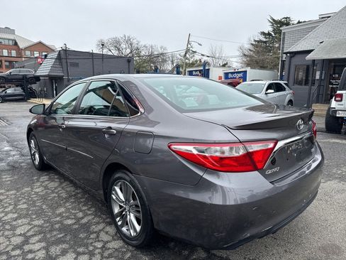 Used 2017 Toyota Camry SE image 4