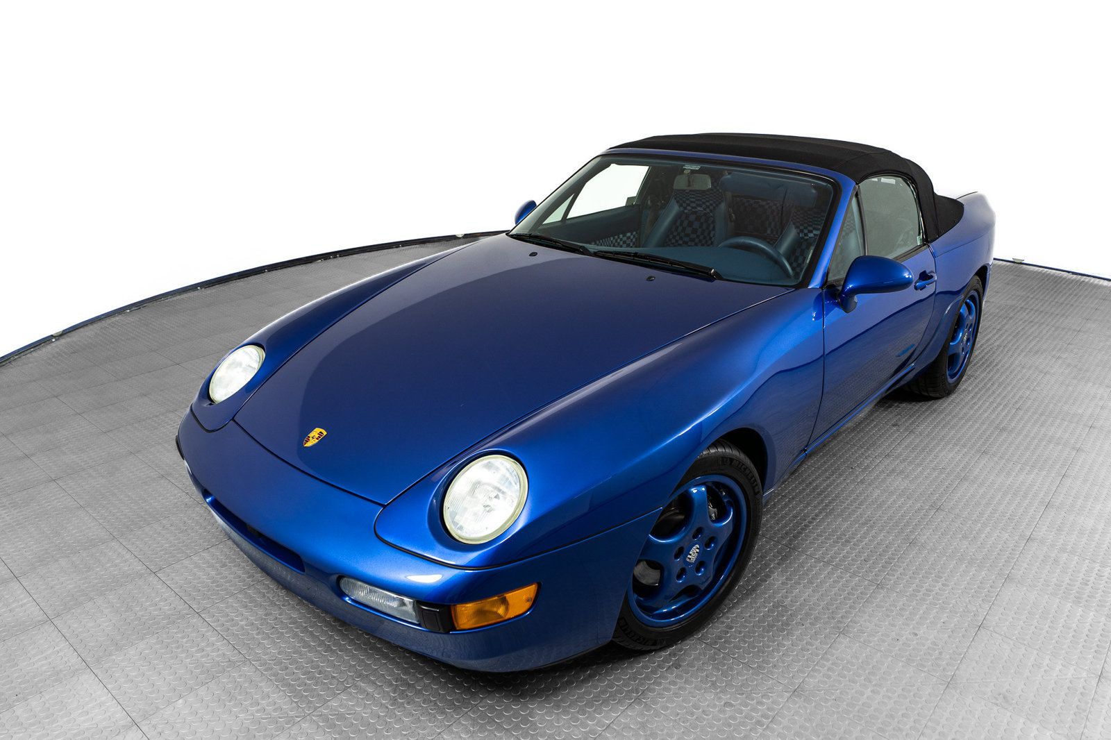 Used 1992 Porsche 968 Cabriolet RWD image 2