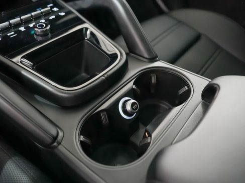 Certified 2025 Porsche Cayenne S AWD/4WD image 34