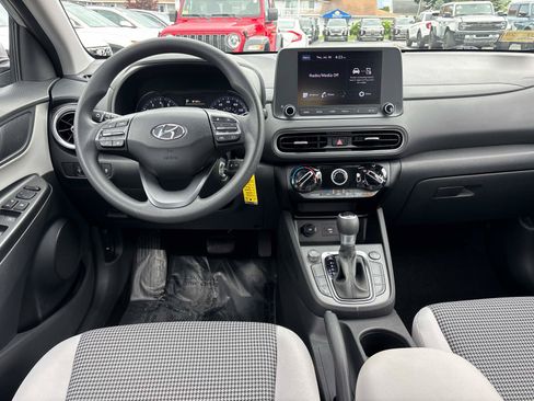 Used 2022 Hyundai Kona SE AWD/4WD image 12