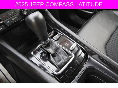 Used 2025 Jeep Compass Latitude w/ Convenience Group image 31