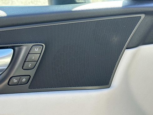 Used 2020 Volvo XC60 T8 Momentum w/ Protection Package Premier image 17