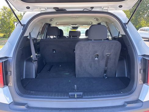Used 2023 Kia Sorento LX image 14