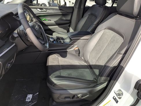 New 2025 Jeep Grand Cherokee Altitude RWD image 12