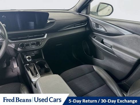 Used 2024 Buick Envista Preferred w/ Convenience II Package FWD image 27