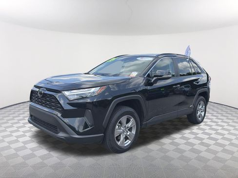 Certified 2025 Toyota RAV4 LE AWD/4WD image 3