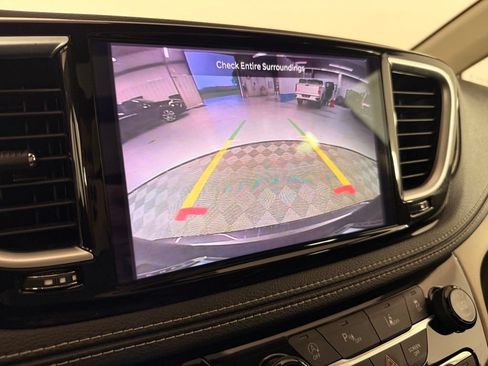 Used 2023 Chrysler Pacifica Limited FWD image 46