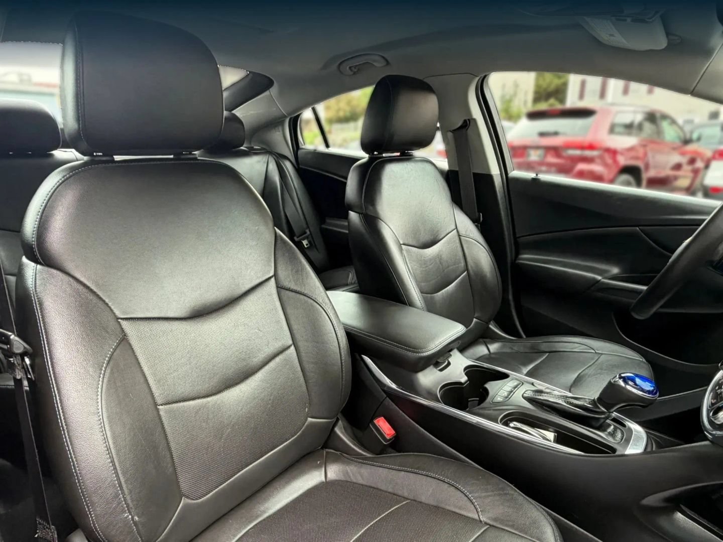 Used 2018 Chevrolet Volt Premier w/ Driver Confidence Package FWD image 14