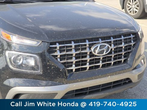 Used 2023 Hyundai Venue SEL w/ Cargo Package FWD image 11