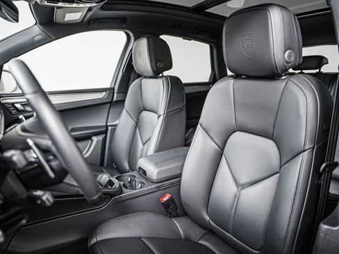 Certified 2026 Porsche Macan AWD/4WD image 5