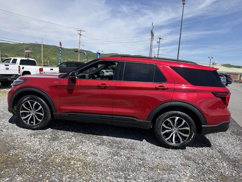 Used 2025 Ford Explorer ST-Line AWD/4WD image 8