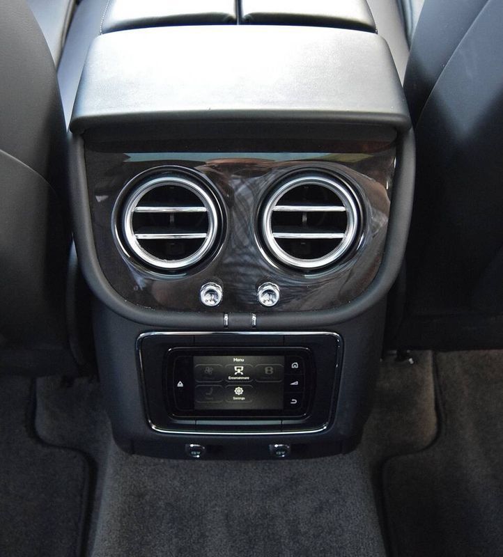 Used 2019 Bentley Bentayga AWD/4WD image 41