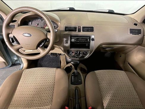 Used 2005 Ford Focus ZX4 Sedan FWD image 18