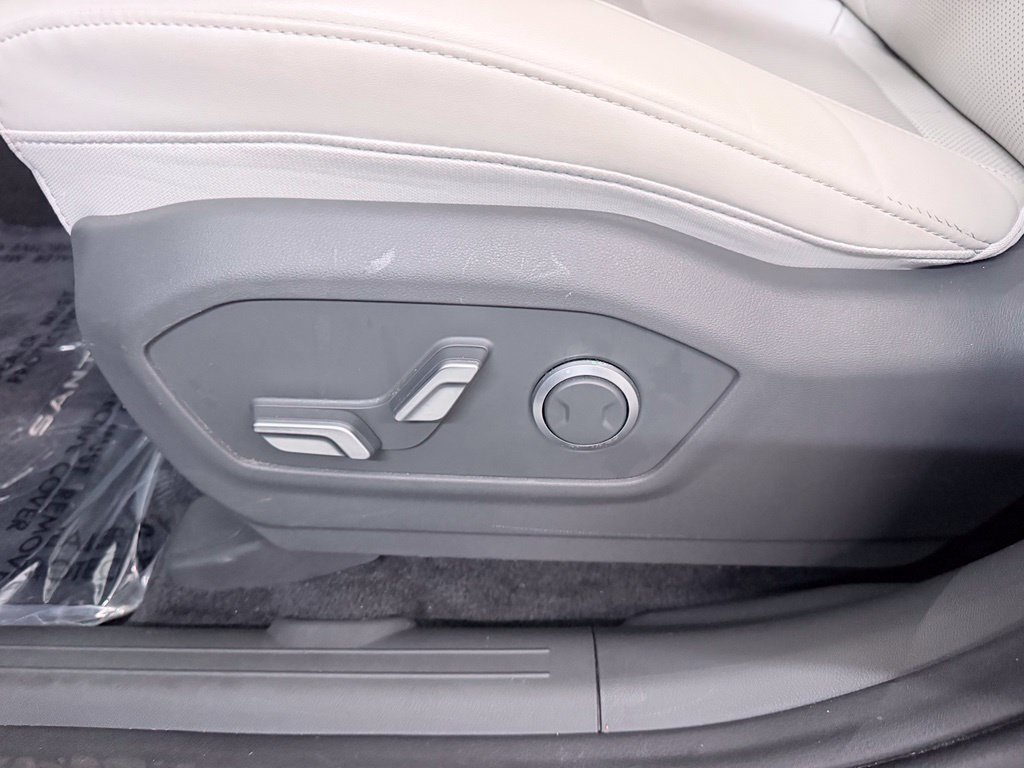 Used 2025 Hyundai Santa Fe SEL FWD image 10