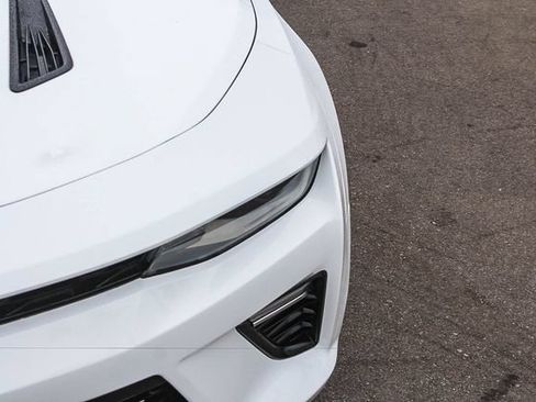 Used 2018 Chevrolet Camaro SS RWD image 13