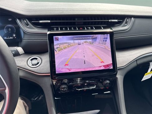 Used 2025 Jeep Grand Cherokee Limited w/ Trailer Tow Package image 13