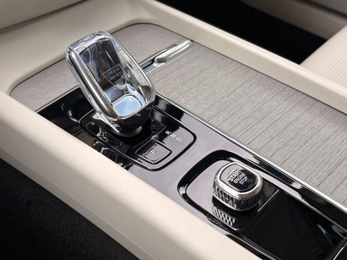 Certified 2025 Volvo V60 B5 Cross Country Ultra w/ Protection Package Premier image 31