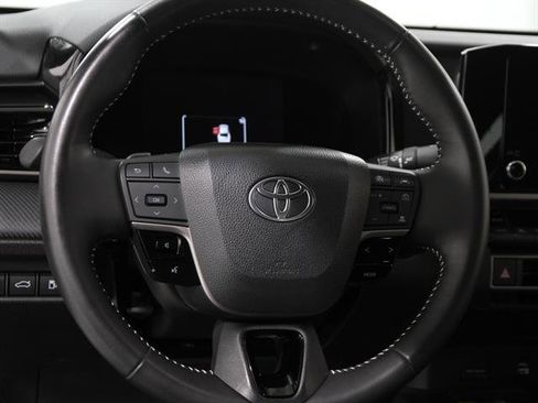 Used 2025 Toyota Camry SE image 7