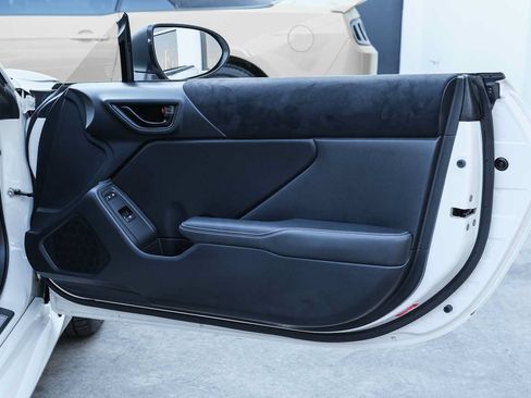 Used 2023 Toyota GR86 Premium RWD image 31