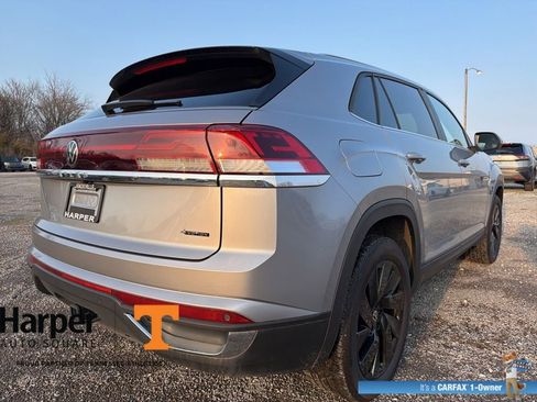 Used 2025 Volkswagen Atlas Cross Sport SE w/ Panoramic Sunroof Package image 5