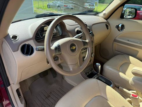 Used 2006 Chevrolet HHR LT w/ Preferred Equipment Group FWD image 16