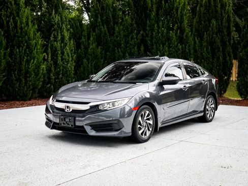 Used 2018 Honda Civic EX image 5