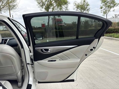 Used 2017 INFINITI Q50 Signature Edition w/ All Weather Package (L93) RWD image 13