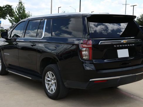 Used 2023 Chevrolet Suburban LT RWD image 7