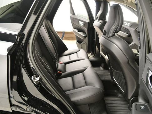 Used 2022 Volvo XC60 B5 Momentum w/ Protection Package Premier image 35