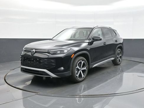New 2026 Volkswagen Tiguan SE AWD/4WD image 3
