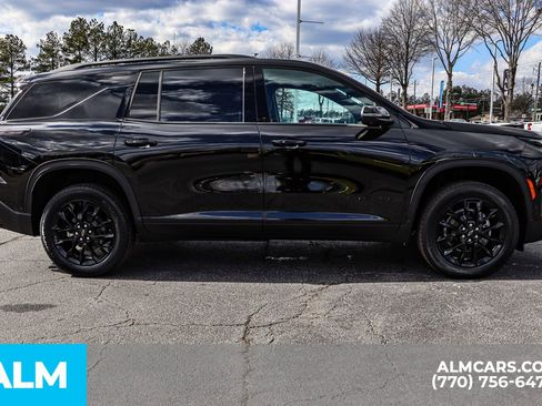 Used 2025 Chevrolet Traverse LT w/ Enhanced Driving Package image 11