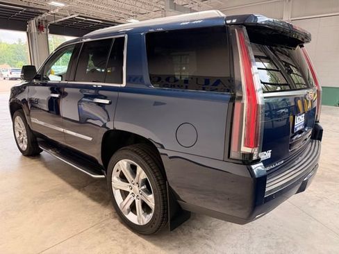 Used 2017 Cadillac Escalade Luxury AWD/4WD image 10