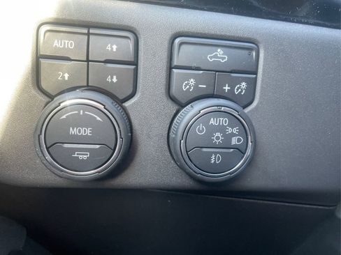 Used 2025 Chevrolet Silverado 1500 LT Trail Boss w/ Convenience Package II AWD/4WD image 15