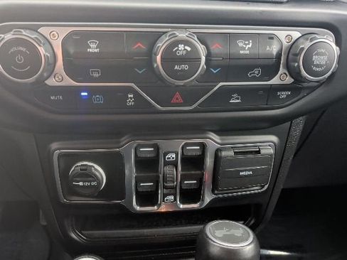 Used 2022 Jeep Wrangler Unlimited Sahara AWD/4WD image 20