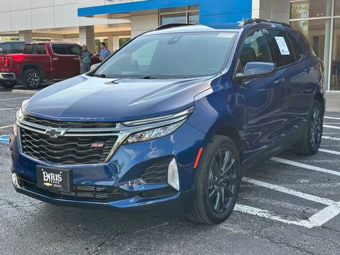 Used 2023 Chevrolet Equinox RS FWD image 3