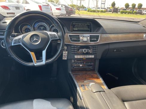 Used 2014 Mercedes-Benz E 350 4MATIC Sedan image 7