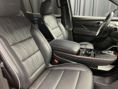 Used 2026 Buick Enclave Avenir w/ Super Cruise Package AWD/4WD image 16