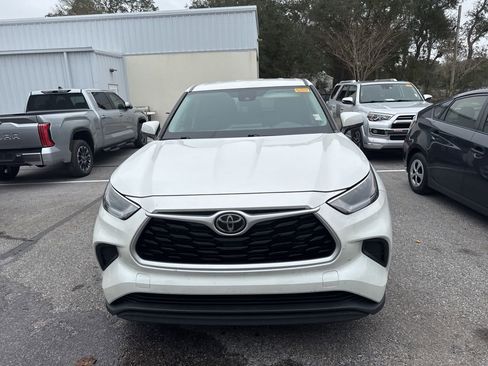 Used 2021 Toyota Highlander L image 2