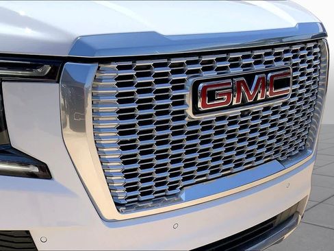 Used 2023 GMC Yukon Denali w/ Advanced Technology Package AWD/4WD image 29