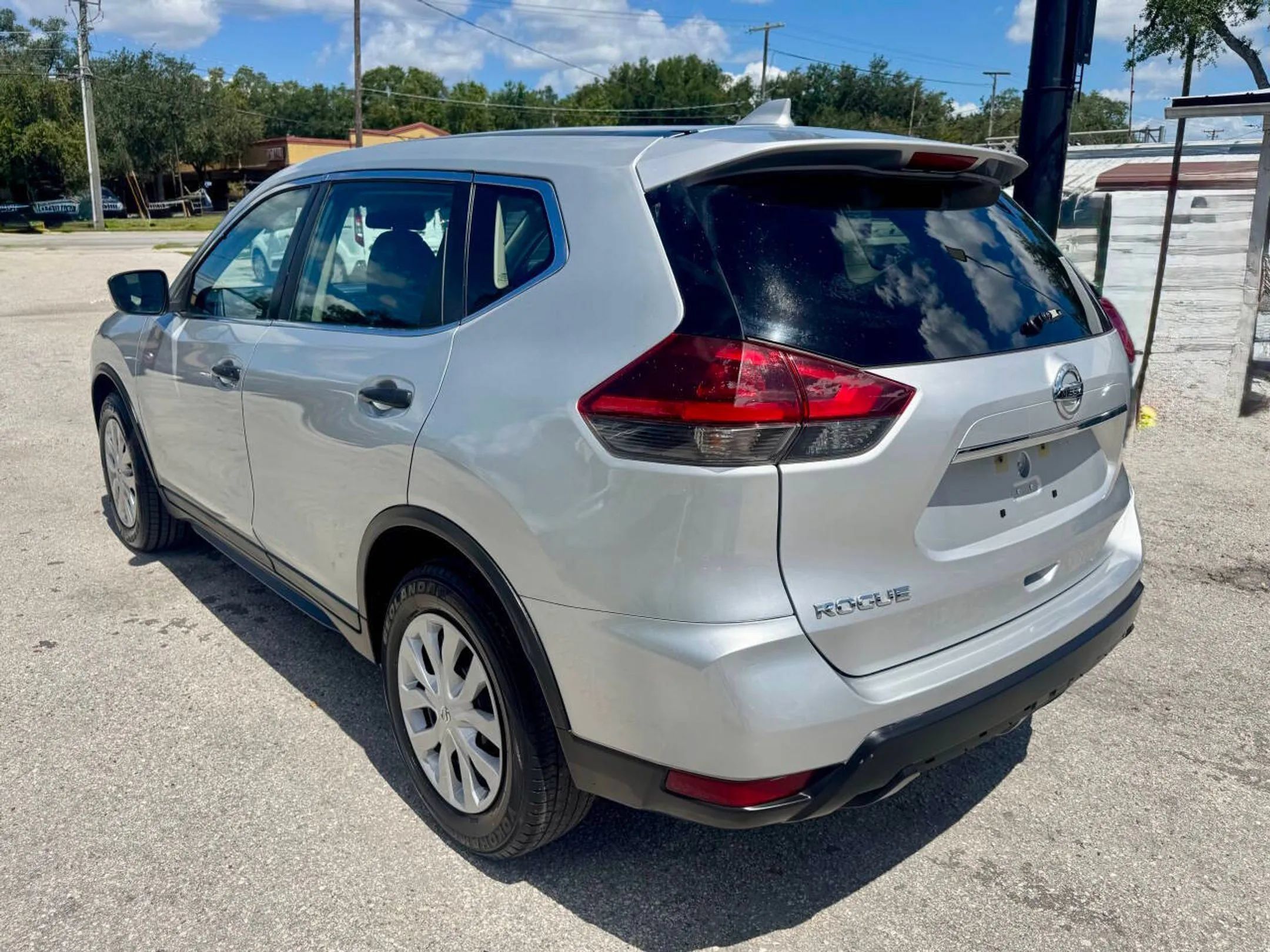 Used 2020 Nissan Rogue S FWD image 3