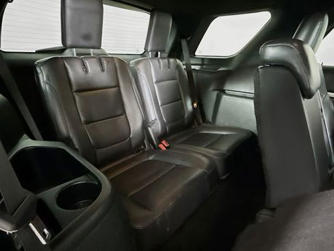 Certified 2019 Ford Explorer XLT w/ Equipment Group 202A image 27