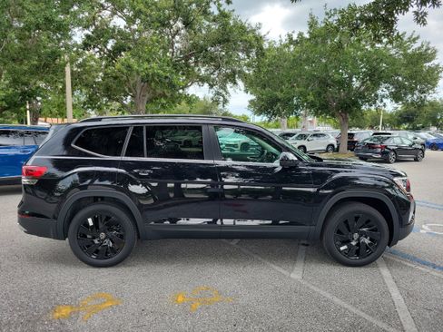 New 2026 Volkswagen Atlas SE FWD image 3
