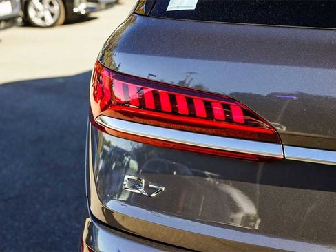 Used 2023 Audi Q7 Premium w/ Convenience Package image 10