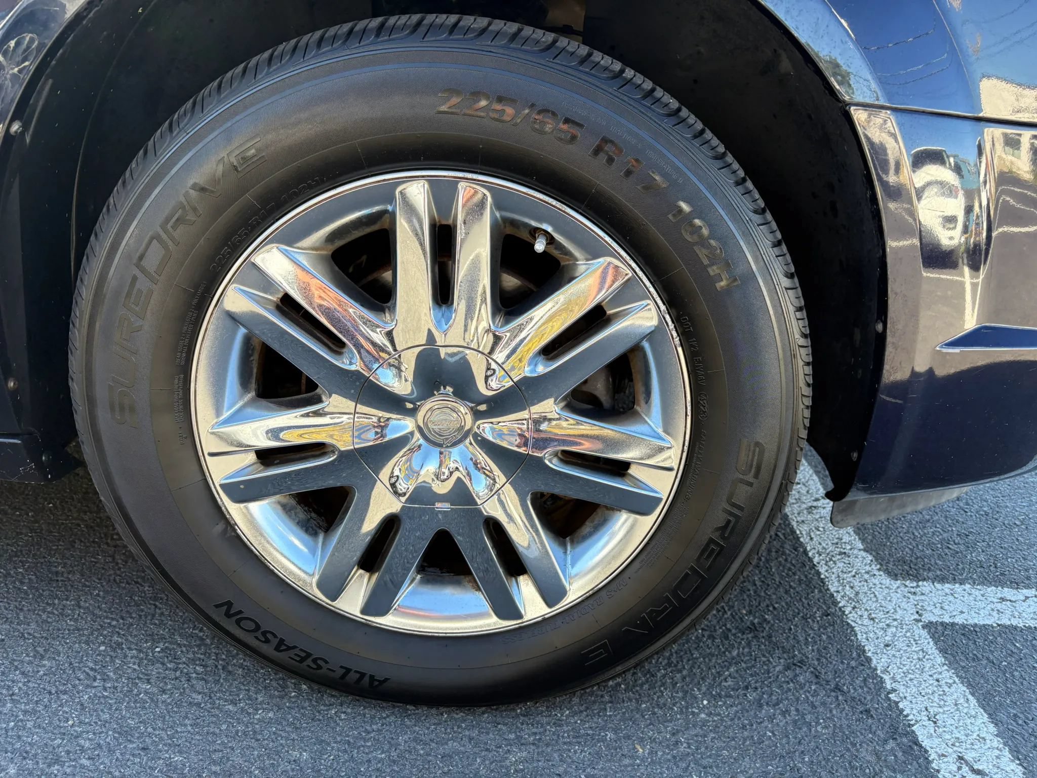 Used 2010 Chrysler Town & Country Limited w/ Entertainment Group #3 FWD image 26